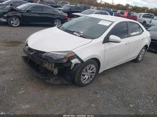 5YFBURHE9KP922227 2019 TOYOTA COROLLA - Image 2