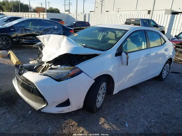 5YFBURHE9KP923409 2019 TOYOTA COROLLA - Image 2