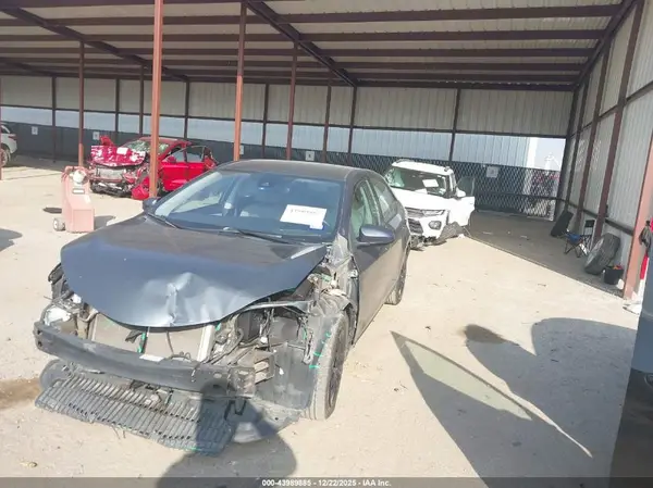 5YFBURHE9KP923636 2019 TOYOTA COROLLA - Image 2