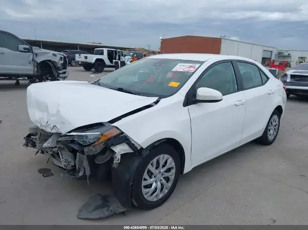 5YFBURHE9KP927864 2019 TOYOTA COROLLA - Image 2