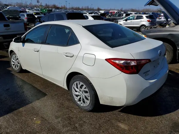 5YFBURHE9KP930201 2019 TOYOTA COROLLA - Image 2