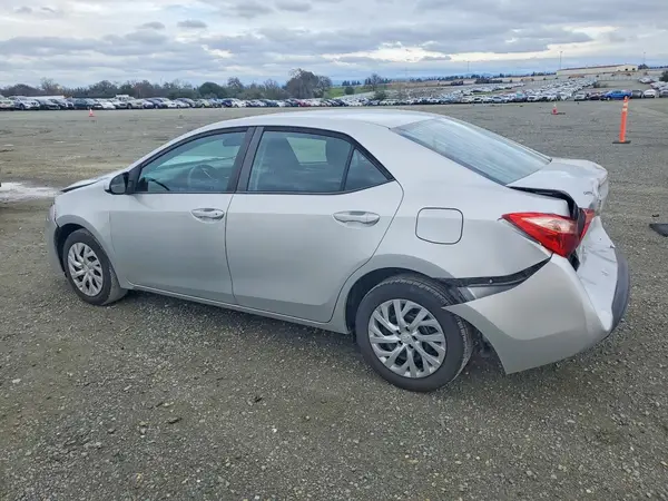 5YFBURHE9KP931056 2019 TOYOTA COROLLA - Image 2