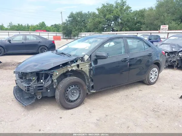 5YFBURHE9KP932062 2019 TOYOTA COROLLA - Image 2