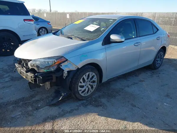 5YFBURHE9KP935382 2019 TOYOTA COROLLA - Image 2