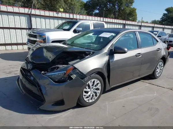 5YFBURHE9KP937987 2019 TOYOTA COROLLA - Image 2