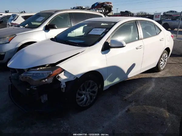 5YFBURHE9KP939707 2019 TOYOTA COROLLA - Image 2