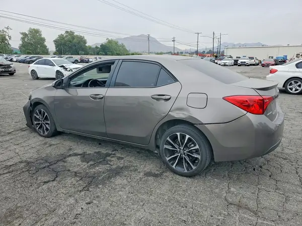 5YFBURHE9KP943806 2019 TOYOTA COROLLA - Image 2