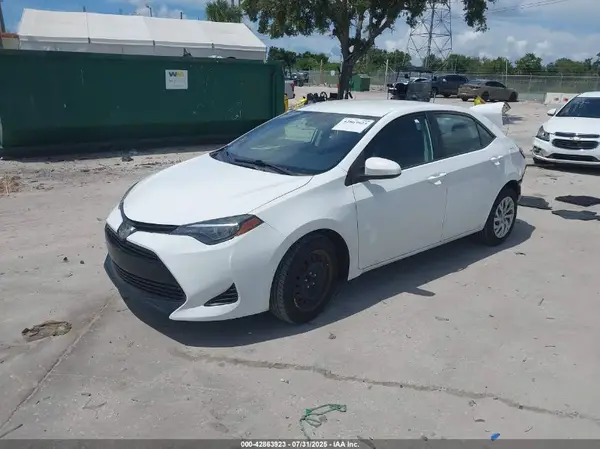 5YFBURHE9KP949623 2019 TOYOTA COROLLA - Image 2