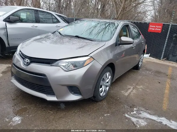5YFBURHEXGP369806 2016 TOYOTA COROLLA - Image 2