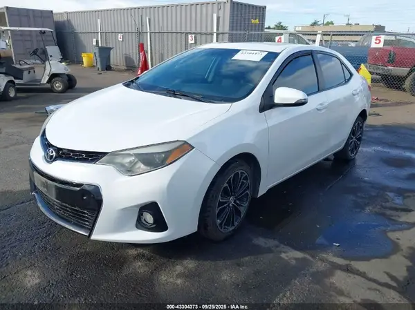 5YFBURHEXGP377873 2016 TOYOTA COROLLA - Image 2