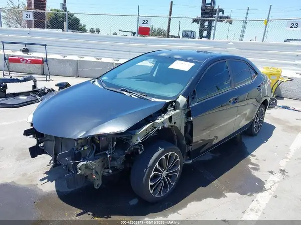 5YFBURHEXGP395645 2016 TOYOTA COROLLA - Image 2