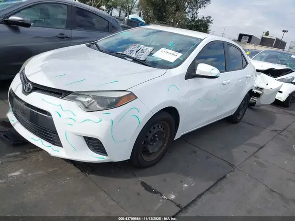 5YFBURHEXGP472692 2016 TOYOTA COROLLA - Image 2