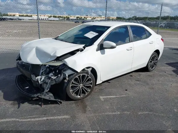 5YFBURHEXGP530946 2016 TOYOTA COROLLA - Image 2