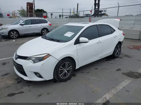 5YFBURHEXGP563705 2016 TOYOTA COROLLA - Image 2