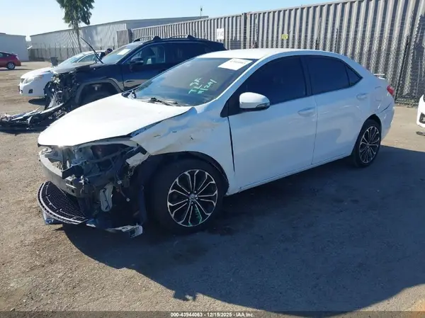 5YFBURHEXGP563851 2016 TOYOTA COROLLA - Image 2