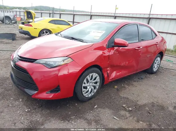 5YFBURHEXHP569425 2017 TOYOTA COROLLA - Image 2