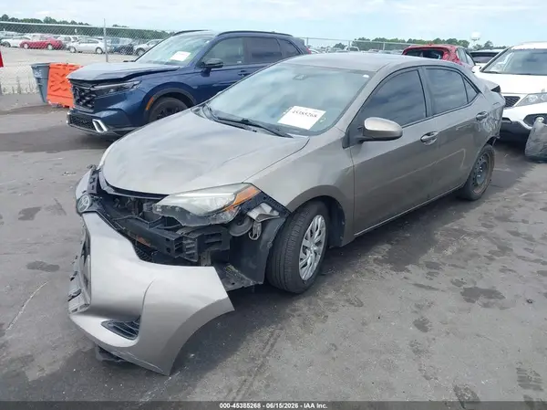 5YFBURHEXHP569845 2017 TOYOTA COROLLA - Image 2