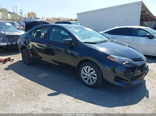 5YFBURHEXHP569926 2017 TOYOTA COROLLA - Image 1