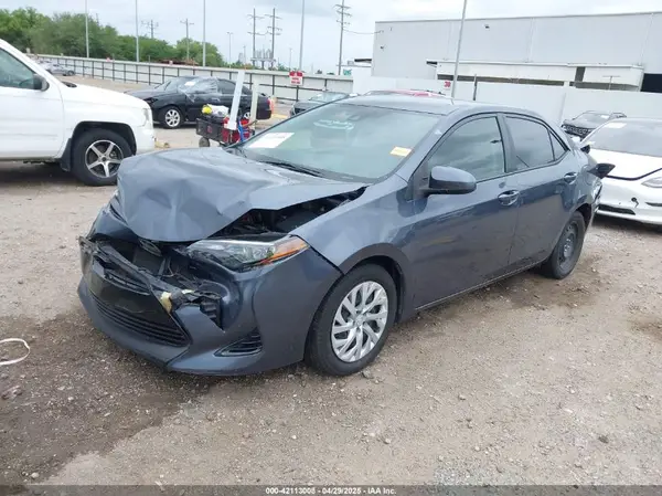 5YFBURHEXHP570980 2017 TOYOTA COROLLA - Image 2