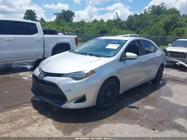 5YFBURHEXHP571580 2017 TOYOTA COROLLA - Image 2