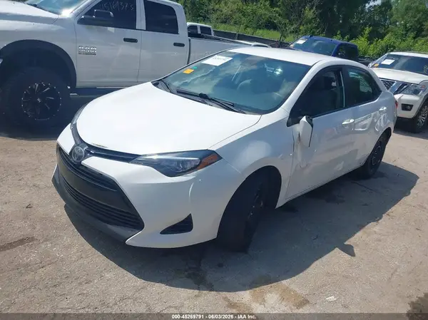 5YFBURHEXHP571868 2017 TOYOTA COROLLA - Image 2