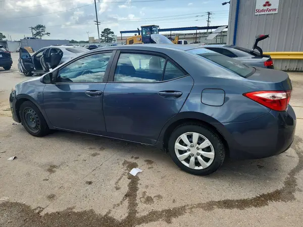5YFBURHEXHP574382 2017 TOYOTA COROLLA - Image 2