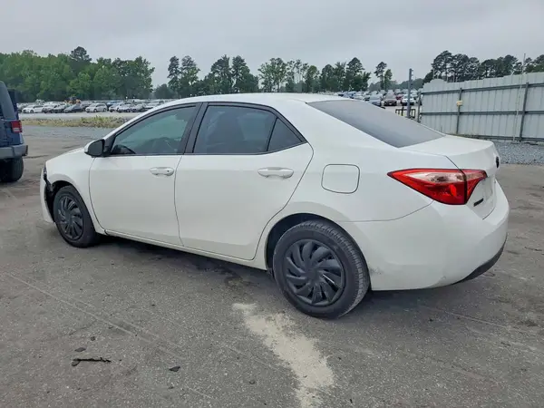 5YFBURHEXHP575208 2017 TOYOTA COROLLA - Image 2