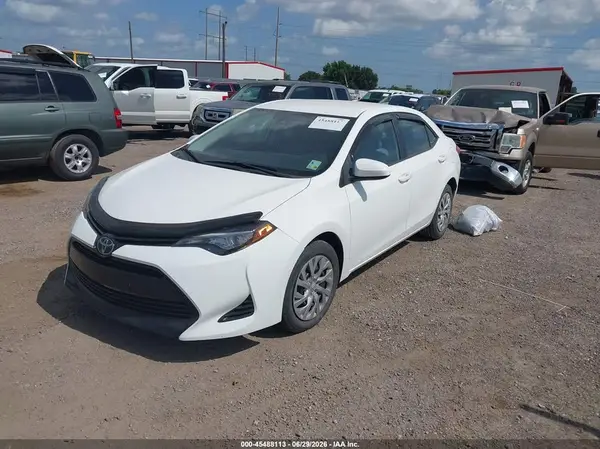 5YFBURHEXHP575791 2017 TOYOTA COROLLA - Image 2