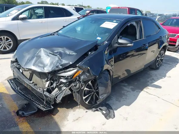 5YFBURHEXHP577735 2017 TOYOTA COROLLA - Image 2