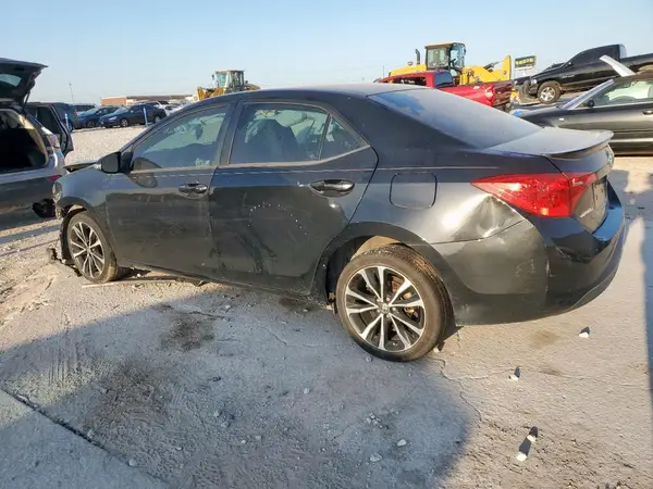 5YFBURHEXHP577864 2017 TOYOTA COROLLA - Image 2