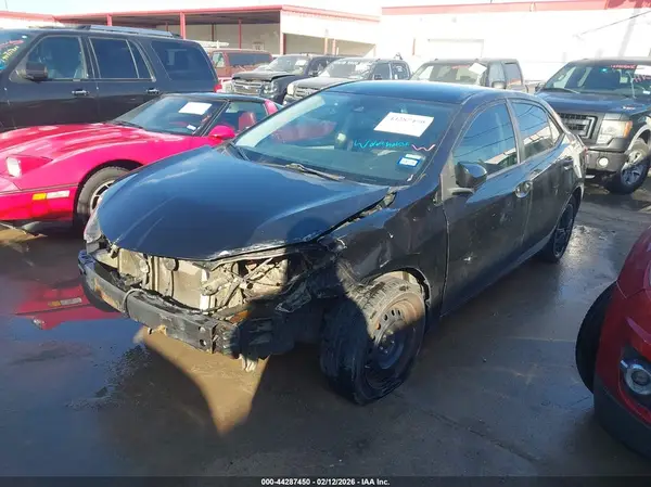 5YFBURHEXHP578903 2017 TOYOTA COROLLA - Image 2