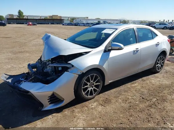 5YFBURHEXHP578982 2017 TOYOTA COROLLA - Image 2