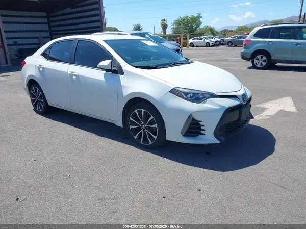 5YFBURHEXHP581929 2017 TOYOTA COROLLA - Image 1