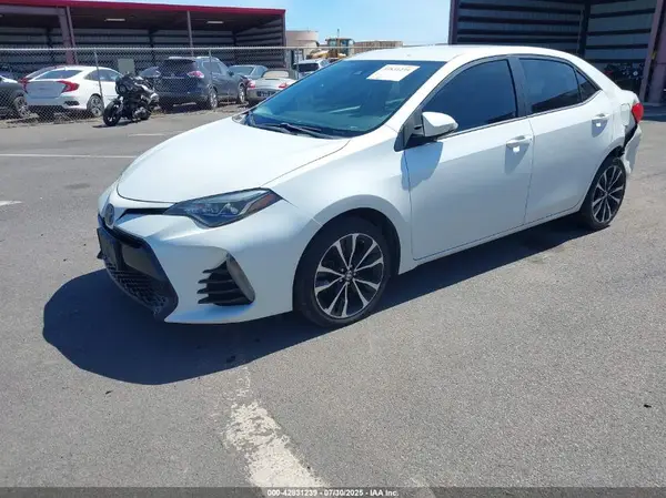 5YFBURHEXHP581929 2017 TOYOTA COROLLA - Image 2