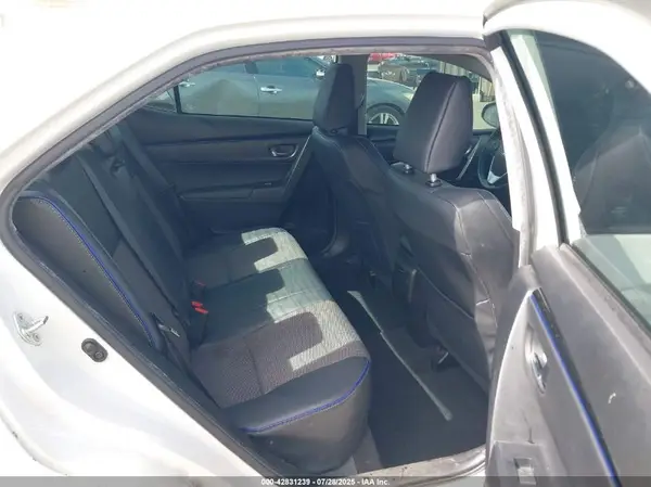 5YFBURHEXHP581929 2017 TOYOTA COROLLA - Image 8