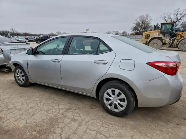 5YFBURHEXHP584569 2017 TOYOTA COROLLA - Image 2