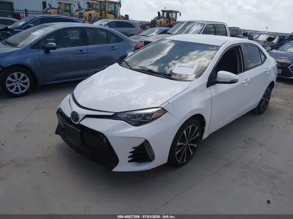 5YFBURHEXHP599329 2017 TOYOTA COROLLA - Image 2