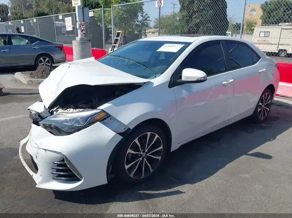 5YFBURHEXHP599766 2017 TOYOTA COROLLA - Image 2