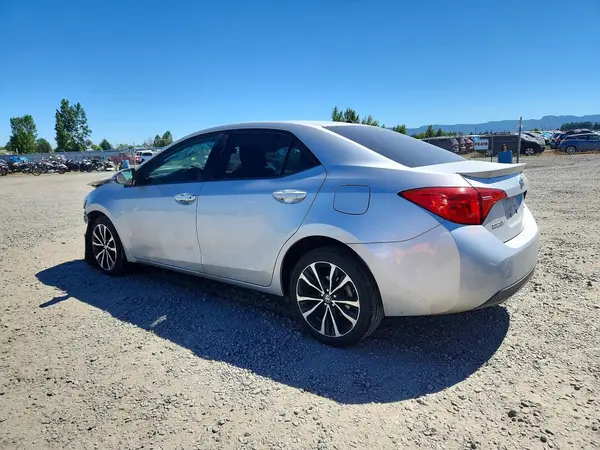 5YFBURHEXHP600060 2017 TOYOTA COROLLA - Image 2