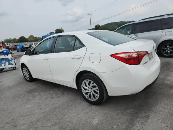 5YFBURHEXHP602214 2017 TOYOTA COROLLA - Image 2
