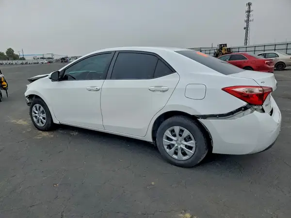 5YFBURHEXHP603704 2017 TOYOTA COROLLA - Image 2