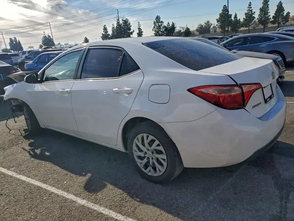 5YFBURHEXHP604299 2017 TOYOTA COROLLA - Image 2