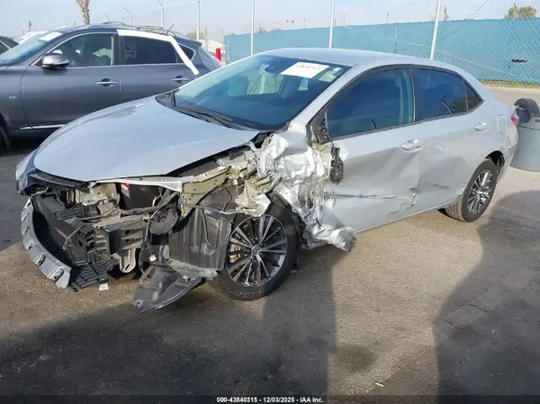 5YFBURHEXHP605873 2017 TOYOTA COROLLA - Image 2