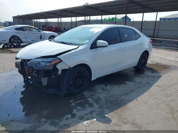 5YFBURHEXHP606280 2017 TOYOTA COROLLA - Image 2