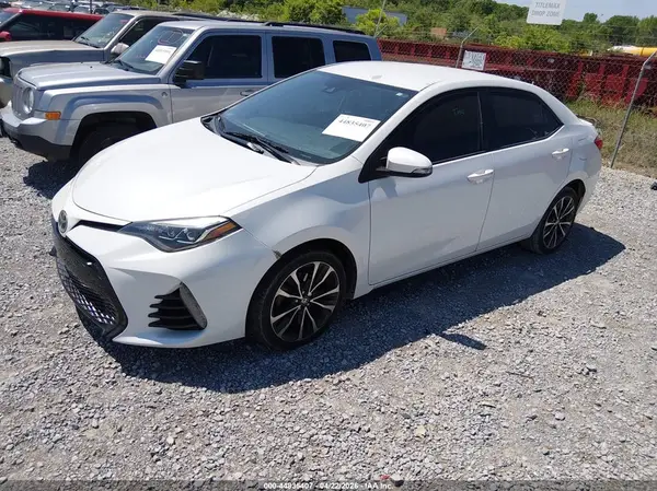 5YFBURHEXHP606764 2017 TOYOTA COROLLA - Image 2