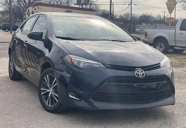 5YFBURHEXHP607106 2017 TOYOTA COROLLA - Image 1