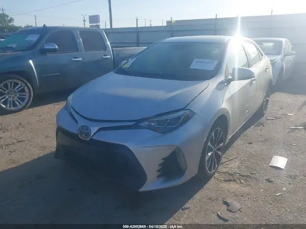 5YFBURHEXHP607459 2017 TOYOTA COROLLA - Image 2