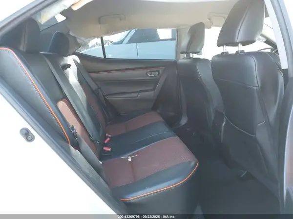5YFBURHEXHP607607 2017 TOYOTA COROLLA - Image 8