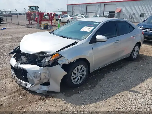 5YFBURHEXHP609096 2017 TOYOTA COROLLA - Image 2