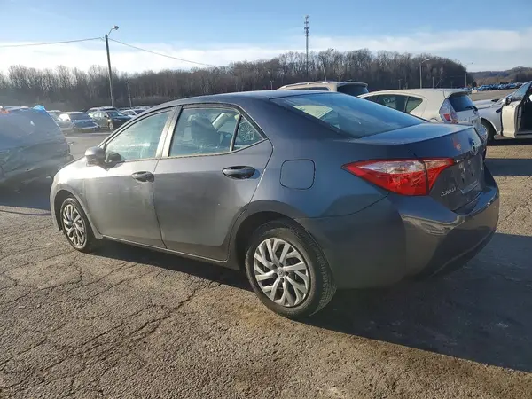 5YFBURHEXHP609194 2017 TOYOTA COROLLA - Image 2